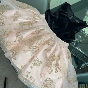 Beautiful, super fine rose gold color for special occasion